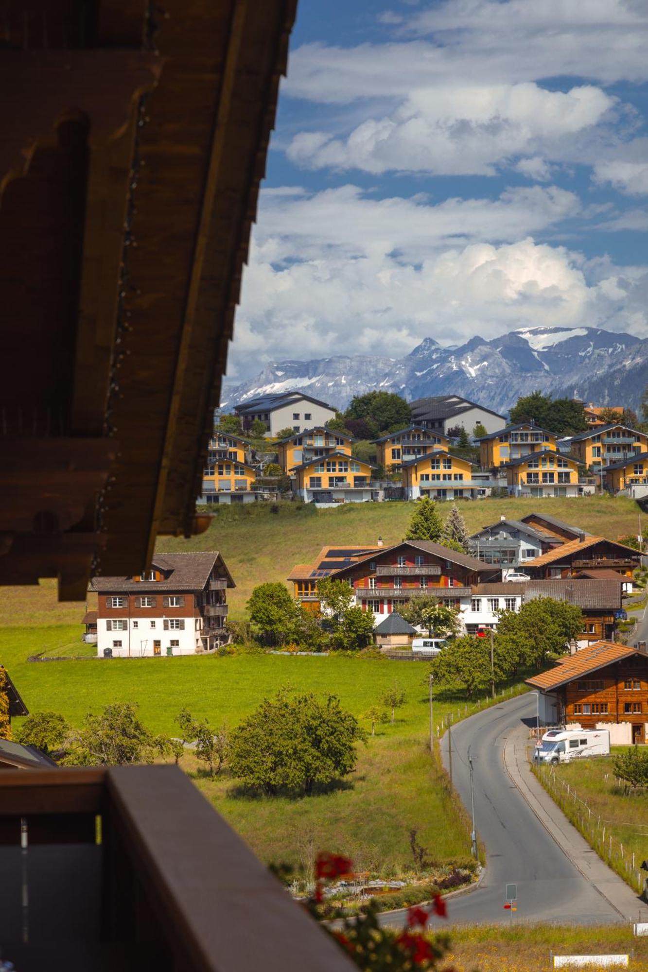 Bergblick Lodge - 3 Sterne Garni - Neueroeffnung Aeschi Bei Spiez Εξωτερικό φωτογραφία